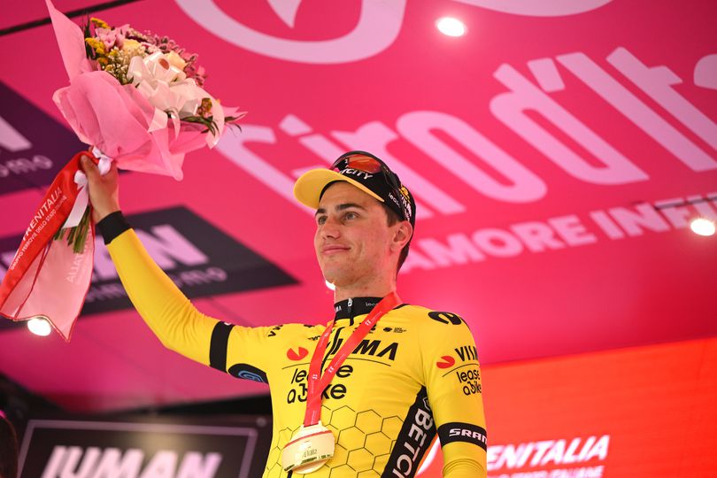 Olav Kooij zorgt voor dubbel feest bij Visma na weekend van uitersten, ploeggenoot Simon Yates wint Giro d'Italia image