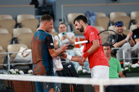 Balende toptennisser Novak Djokovic laat op cynische wijze van zich horen na vervlogen hoop op Roland Garros