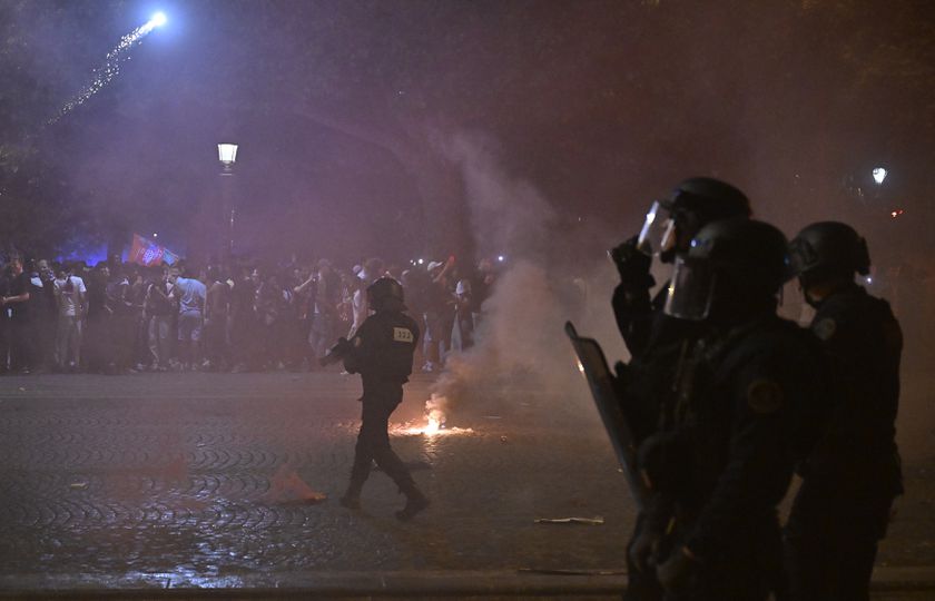 Honderden gewonden, arrestaties en zelfs doden na vreselijke 'feestnacht' vanwege Champions League-zege PSG image