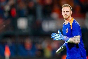 Bayer Leverkusen presenteert met Oranje-international eerste aanwinst voor nieuwe trainer Erik ten Hag