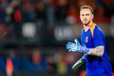 Bayer Leverkusen presenteert met Oranje-international eerste aanwinst voor nieuwe trainer Erik ten Hag