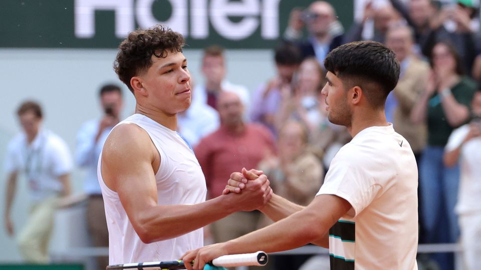 Toptennisser Carlos Alcaraz geeft overtreden van regels toe op Roland Garros image