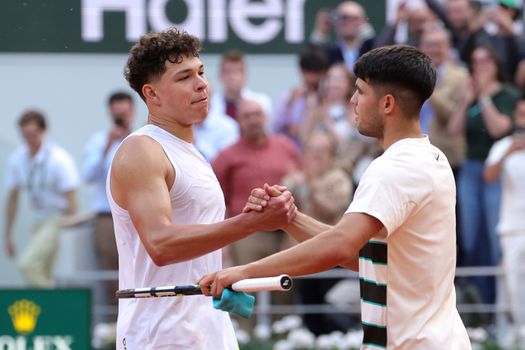 Toptennisser Carlos Alcaraz geeft overtreden van regels toe op Roland Garros
