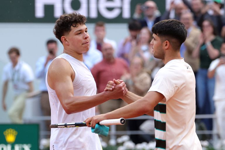 Toptennisser Carlos Alcaraz geeft overtreden van regels toe op Roland Garros