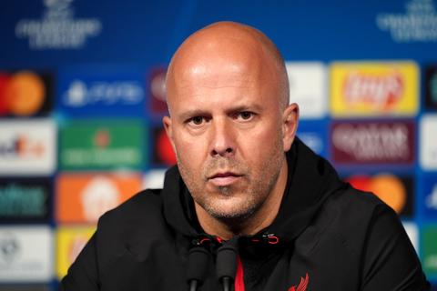 Arne Slot schrijft emotionele brief na ontslag bij Liverpool: 'Met dat gevoel vertrek ik'