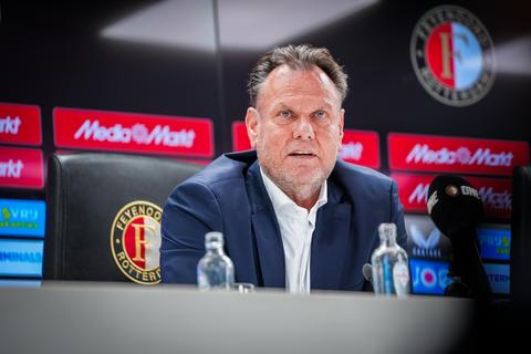 Kersverse Feyenoord-directeur (58) geconfronteerd met horrorscenario: 'Ik heb al een groot incident meegemaakt'