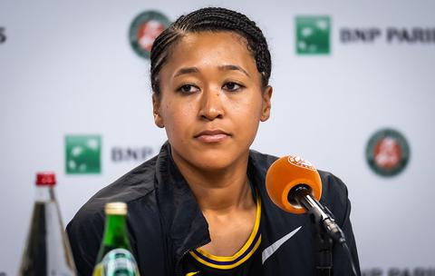 'Asociale actie' toptennisster Naomi Osaka op Roland Garros zorgt voor irritatie: 'Natuurlijk is daar kritiek op'