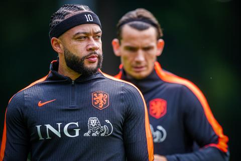 Opkomst Memphis Depay bij Oranje valt vlak voor WK voetbal niet in de smaak: ‘Een beetje lafjes’