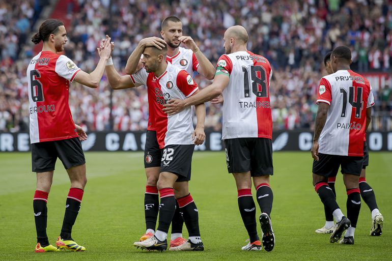 Feyenoord is met nieuwe trainer en vier nieuwe spelers aan voorbereiding begonnen