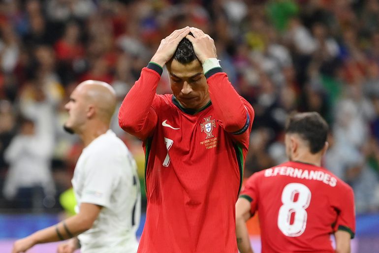 Gefrustreerde Cristiano Ronaldo barst in huilen uit na gemiste penalty tegen Slovenië op EK