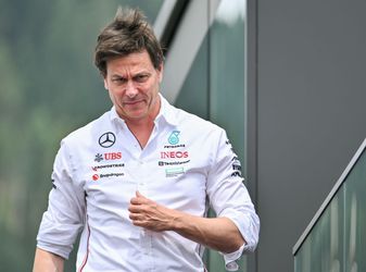 Mercedes-baas Toto Wolff door het stof na uitspraak: 'Dit was het domste wat ik ooit heb gedaan'