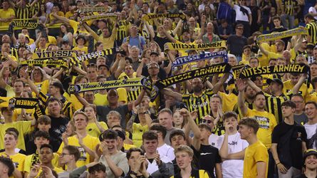 Vitesse dankzij 'doelpunt in blessuretijd' op het nippertje gered? 'Hopelijk aan de aftrap van mooie tijden'