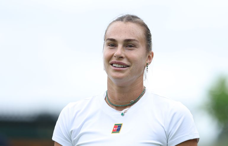 Toptennisster Aryna Sabalenka geschokt na bizar incident met jong kindje op Wimbledon: 'Dat moet je niet zeggen'