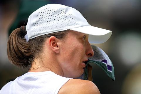 Geëmotioneerde titelverdedigster Wimbledon (25) kijkt haar ogen uit: 'Dat gevoel had ik nu weer'