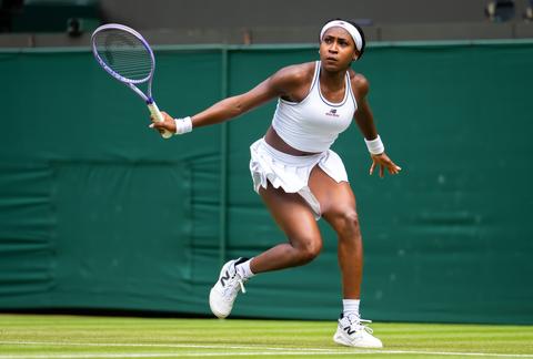 Toptennisster laat ballenjongens schrikken met kolderieke actie op Wimbledon