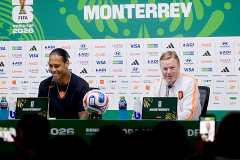 Virgil van Dijk komt met veelzeggend statement gericht aan Ronald Koeman na vertrek bondscoach bij Oranje