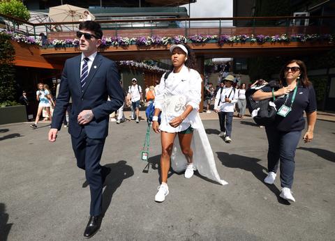 Toptennisster Naomi Osaka steelt opnieuw de show op Wimbledon met tweede bijzondere outfit