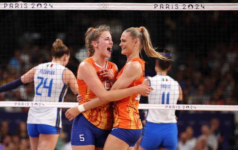 De mooiste beelden van de volleybalsters tegen Italië: emotioneel gejuich ondanks nederlaag