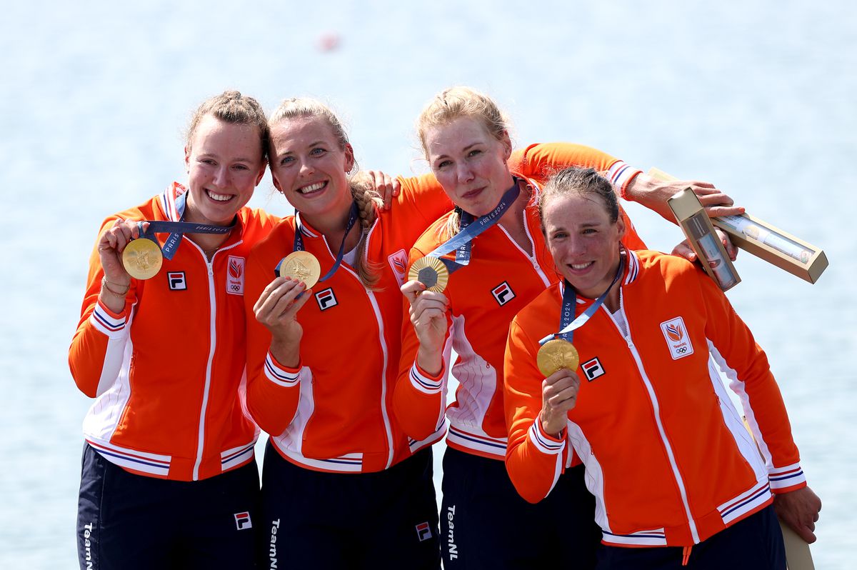 Gouden Nederlandse roeister hangt zware medaille om haar 'gebroken' nek: 'We hebben het overleefd'