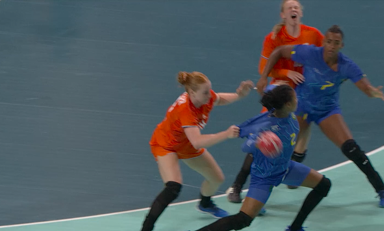 Wat een klap: Nederlandse handbalster krijgt enorme aanslag te verwerken op Olympische Spelen