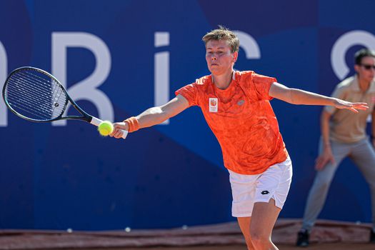 Dit is Demi Schuurs: zus bekende voetballer heeft miljoenen bij elkaar getennist en speelt finale om olympisch brons