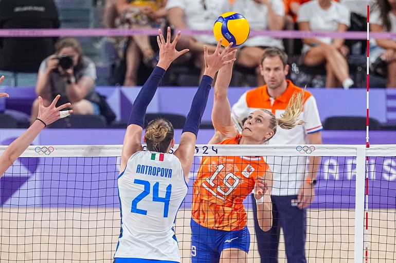 Italië (met boomlange half-Russische) te sterk voor Nederlandse volleybalsters op Spelen