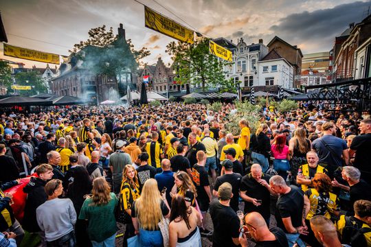 Aangeslagen Peter Bosz betreurt situatie van oude liefde: 'Hun wordt nu de club afgepakt'