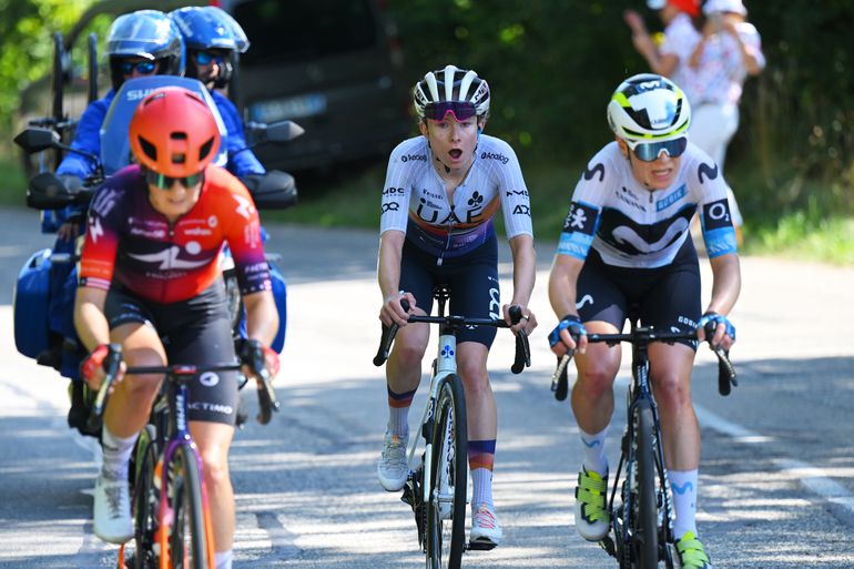 Nederlandse rensters laten zich zien in Tour de France Femmes, draagster gele trui maakt enorme indruk