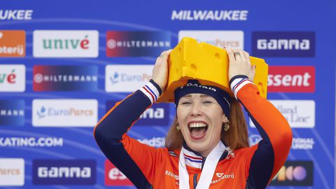 Emotionele hereniging topschaatsster Antoinette Rijpma-De Jong: 'Ik was er maar een paar dagen echt bij'