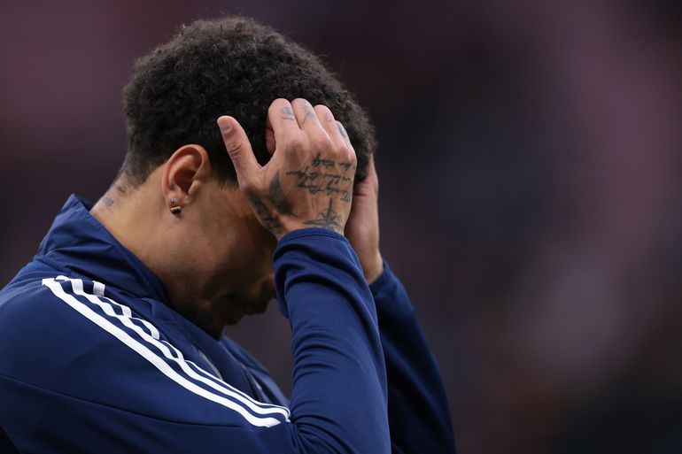 Topvoetballer (29) zit er vlak na breuk met Nederlands model helemaal doorheen: 'Hij wil met pensioen gaan'