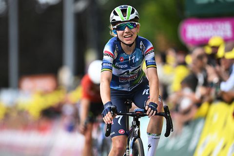 Topwielrenster (25) in Tour de France Femmes heeft Nederlands tintje: 'Zou heel trots op mij zijn'