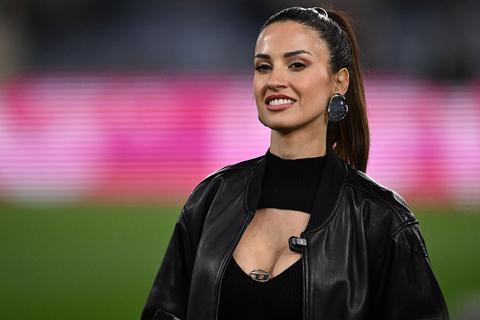 Populaire presentatrice steelt de show met vakantiefoto's na WK voetbal: 'Even bijkomen'