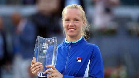 Ex-toptennisster Kiki Bertens (34) krijgt complimenten voor schattige beelden van jong gezin: 'Lieverds'