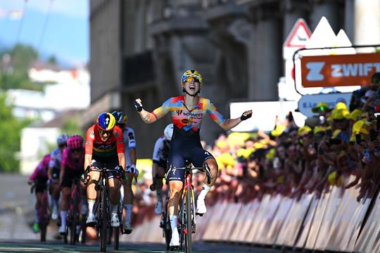Uitslagen en algemeen klassement Tour de France Femmes | Lorena Wiebes fier aan de leiding na openingsetappe