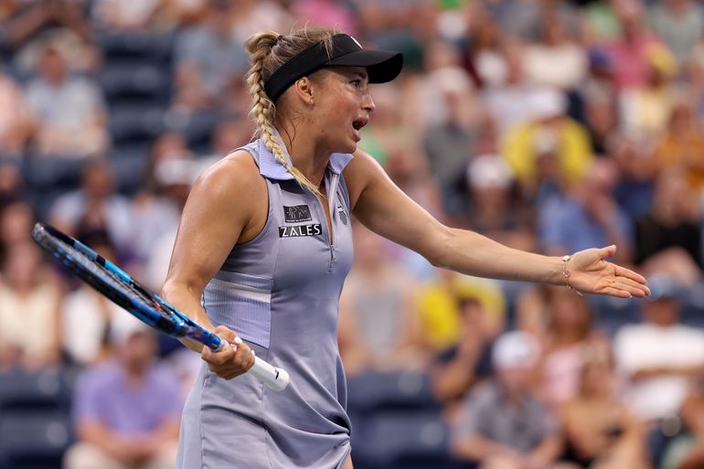 Tennisster na zware kritiek diep door het stof voor vernederen ballenmeisje op US Open: 'Wie denkt ze wel dat ze is?'