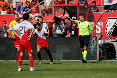 Fout op fout van scheidsrechters in Eredivisie wekt frustratie en verbazing: 'Het is écht onbegrijpelijk'