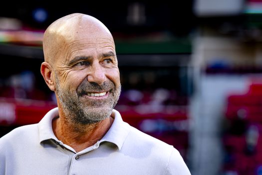 Dollende Peter Bosz reageert op puntenverlies Ajax en FC Utrecht: 'Geen sigaar gerookt of een fles wijn opengetrokken'