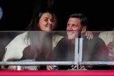 Wout Weghorst en zijn vriendin in de Johan Cruijff Arena / Getty Images