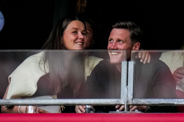 'Trotse' Wout Weghorst bedankt fans van Ajax al voor zijn eerste wedstrijd: 'Wat een gevoel'