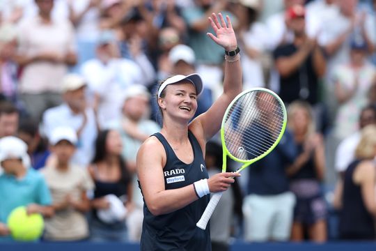 US Open valt compleet stil tijdens thriller, zelfs toptennissers kijken massaal naar schermen