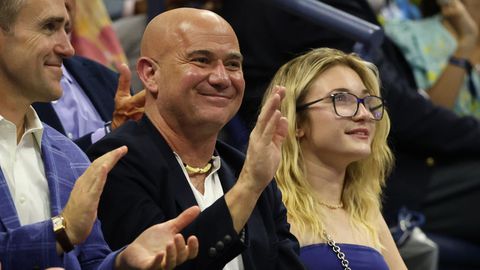 Vertwijfelde tennislegende Andre Agassi schakelt zijn dochter (21) in voor hulp: 'Ze keurt het goed!'