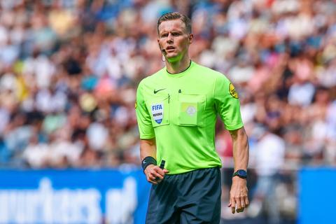 Jonge scheidsrechter bij Ajax - PSV laat geen twijfels bestaan over zijn voorkeur voor Nederlandse club
