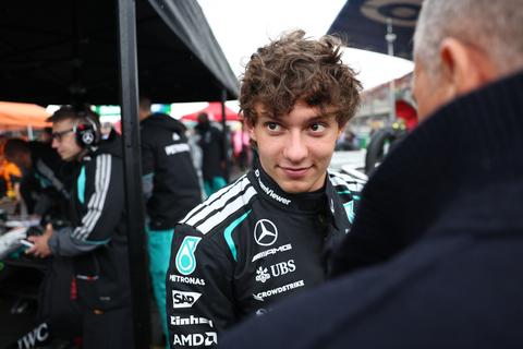 Flinke domper voor WK-leider Kimi Antonelli bij thuisrace: 'Het is teleurstellend'