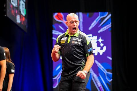 'Dat was echt niet normaal': schrik om 'heel erg zieke' topdarter Michael van Gerwen (37)