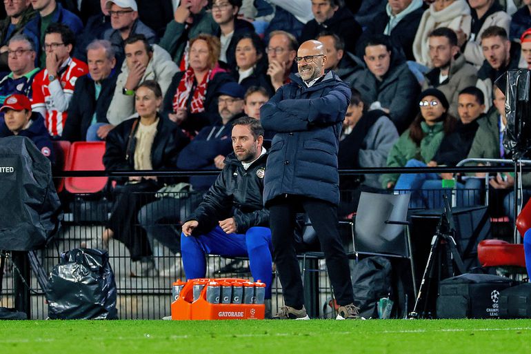 Peter Bosz grapt over opvallend moment bij PSV-Sporting: 'Alsof er een sniper in het stadion zat'