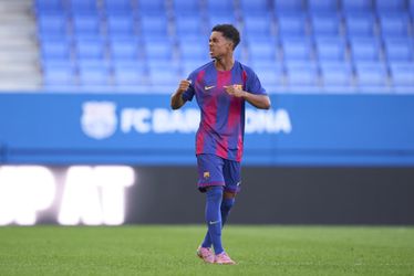 Ex-topspits Patrick Kluivert mag trots zijn: jongste zoon beleeft prachtige mijlpaal bij FC Barcelona
