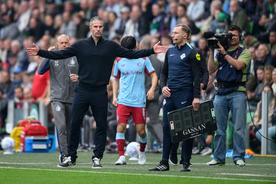 Robin van Persie neemt 'hardwerkende Rotterdammer' niet serieus: ‘Dat is weggepist geld’