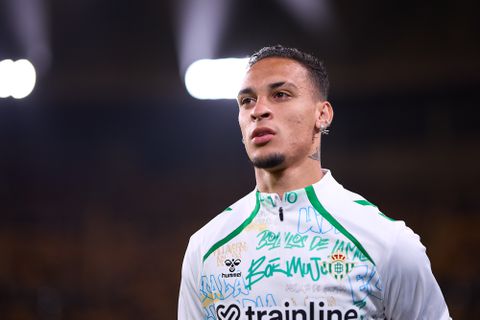 Oud-Ajacied Antony 'respectloos behandeld' bij Manchester United: 'Geld is belangrijk, maar geluk...'