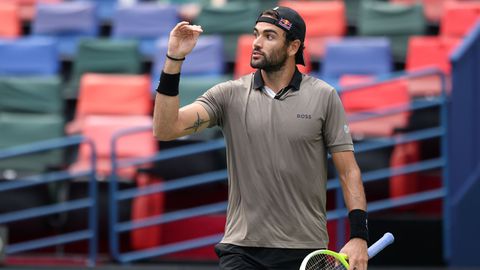 Toptennisser met berucht liefdesleven heeft nieuwe vlam: 'Hopelijk doet hij haar geen pijn'