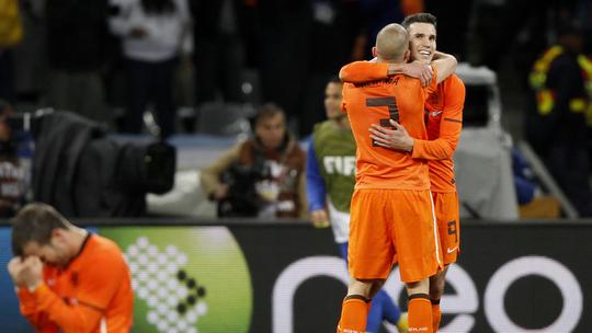 Robin van Persie springt in de bres voor John Heitinga: 'Ik vond Wesley Sneijder best kritisch'